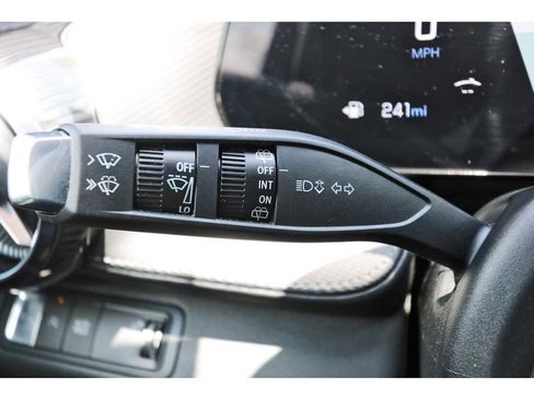 Used 2026 Chevrolet Equinox LT FWD image 17