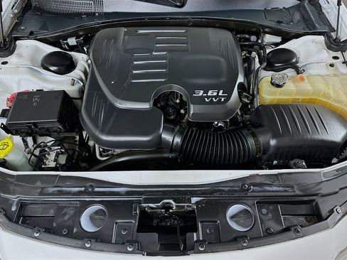 Used 2016 Chrysler 300 Limited image 28