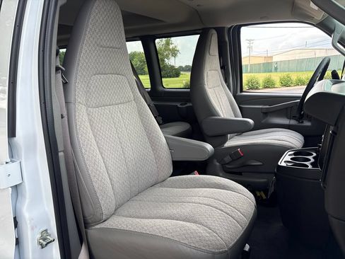 New 2026 GMC Savana 3500 LT w/ LT Preferred Equipment Group RWD image 29