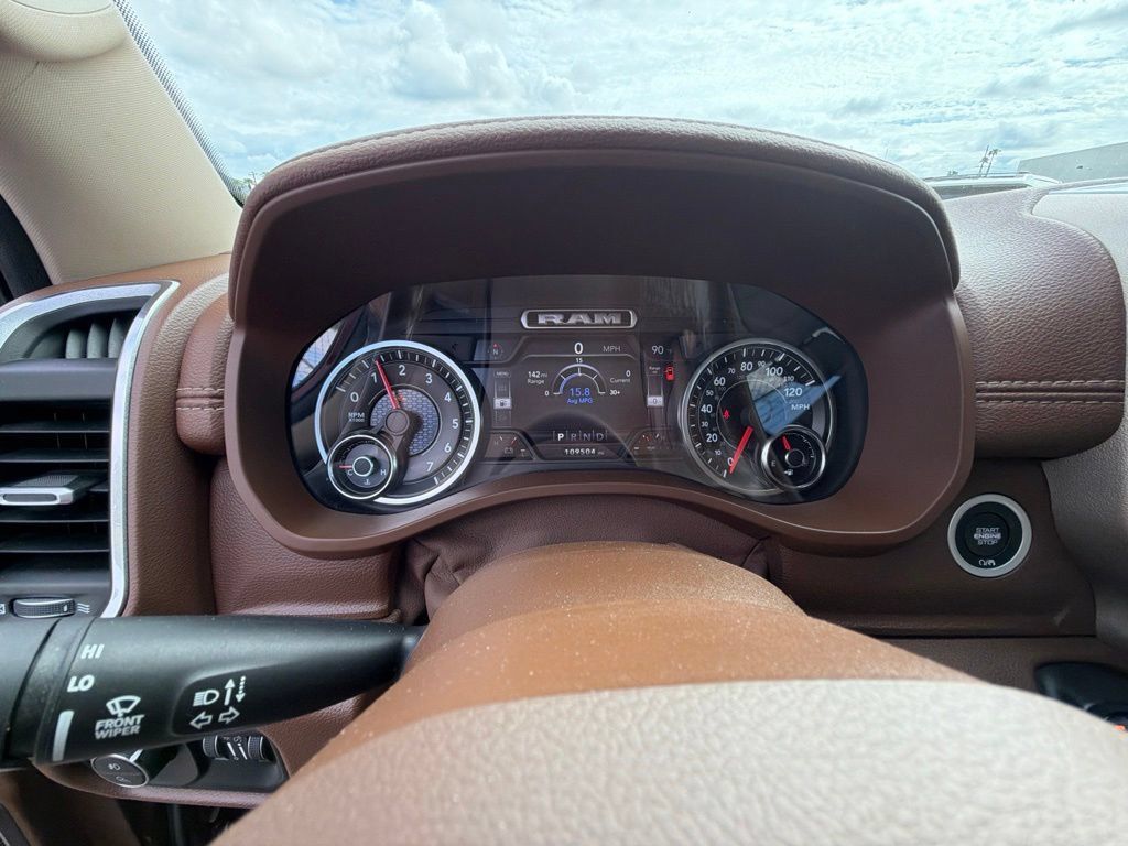 Used 2019 RAM 1500 Laramie AWD/4WD image 4