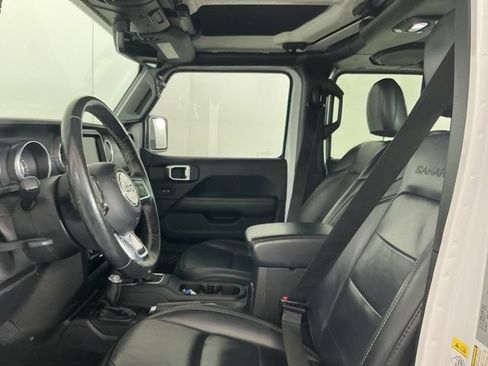 Used 2018 Jeep Wrangler Unlimited Sahara AWD/4WD image 14