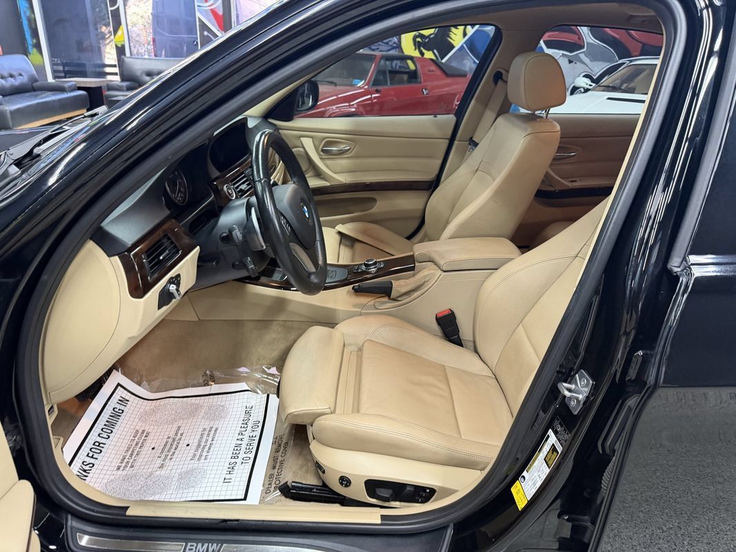 Used 2011 BMW 335i xDrive Sedan AWD/4WD image 10