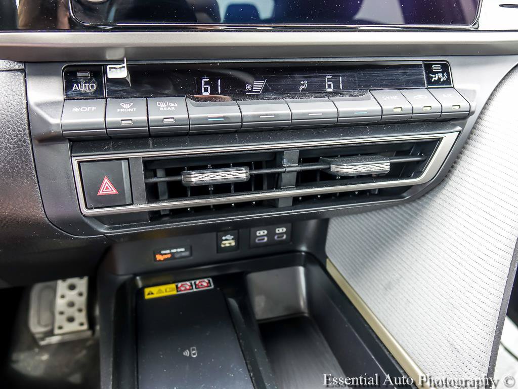 Used 2025 Toyota Camry SE FWD image 18