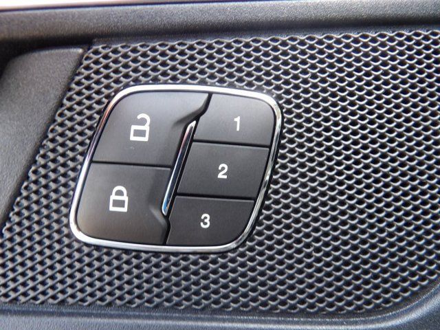 Used 2018 Ford Edge Titanium w/ Ford Safe & Smart Package FWD image 14