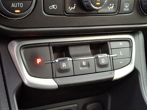 Certified 2022 GMC Terrain SLT w/ Infotainment Package II AWD/4WD image 16
