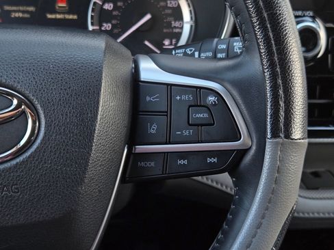 Used 2022 Toyota Highlander Platinum AWD/4WD image 24