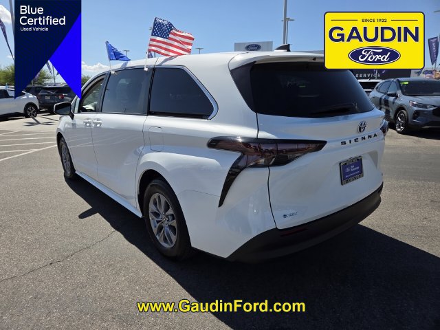 Used 2025 Toyota Sienna LE FWD image 5
