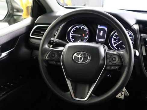 Used 2018 Toyota Camry LE FWD image 10