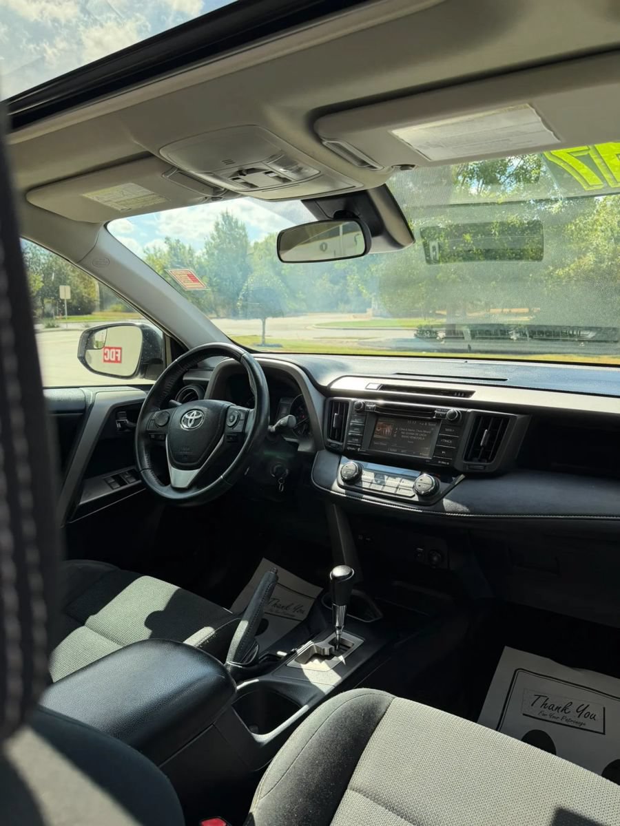 Used 2017 Toyota RAV4 XLE FWD image 11