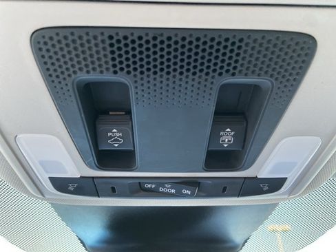 Used 2025 Honda Pilot Elite image 48