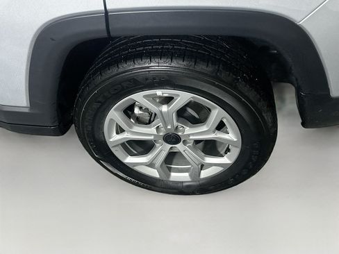 Used 2025 Jeep Compass Latitude AWD/4WD image 11
