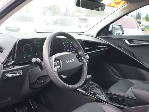 Used 2025 Kia Niro EX Touring FWD image 20