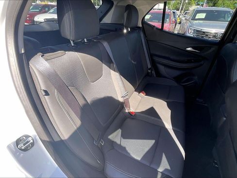 Used 2025 Buick Encore GX Preferred AWD/4WD image 25