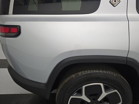 Used 2024 Rivian R1S Adventure AWD/4WD image 36