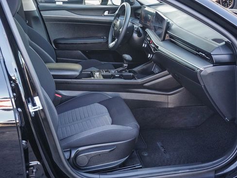 Used 2025 Kia K5 LXS image 12