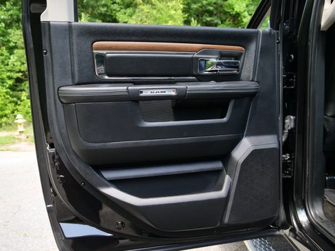 Used 2015 RAM 2500 Laramie AWD/4WD image 28