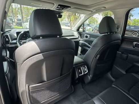 Certified 2025 Kia Sorento S w/ Panoramic Sunroof Package FWD image 23