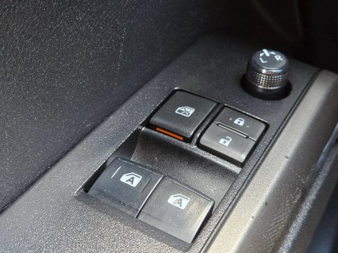 Used 2020 Toyota Tacoma TRD Sport w/ Technology Package AWD/4WD image 18