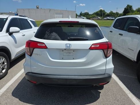 Used 2017 Honda HR-V EX image 4