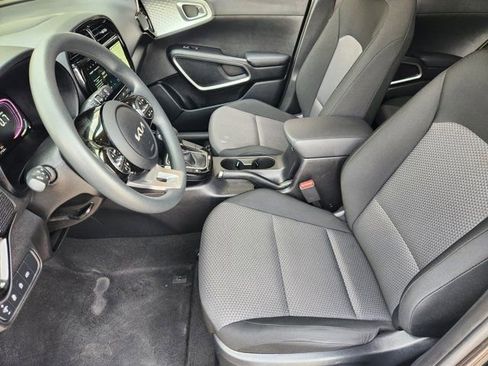 Used 2025 Kia Soul S image 4