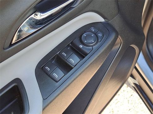 Used 2023 Chevrolet Equinox LS image 19