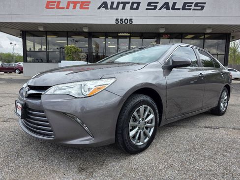 Used 2015 Toyota Camry LE image 1