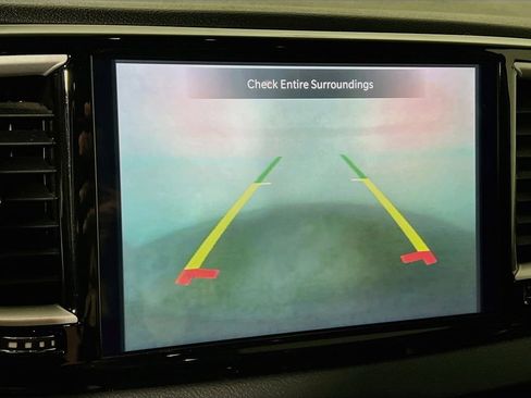 Used 2023 Chrysler Pacifica Touring-L FWD image 12