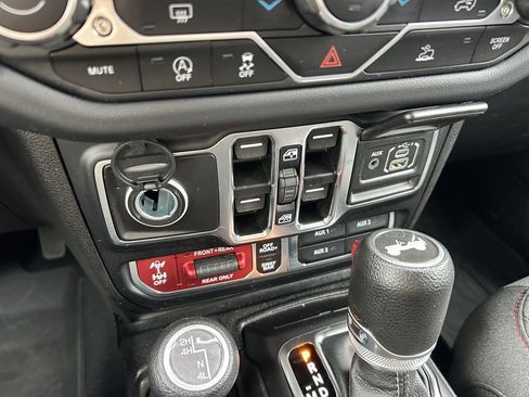 Used 2024 Jeep Wrangler Unlimited Rubicon w/ XTREMEE 35" Tire Package image 33