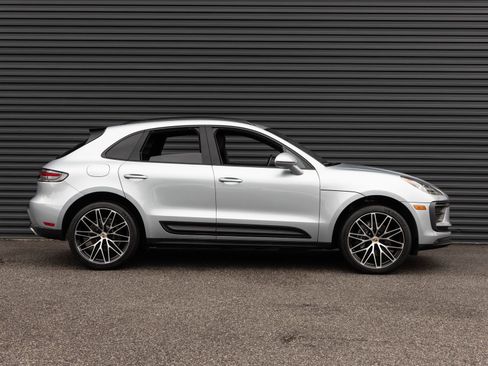 Certified 2025 Porsche Macan AWD/4WD image 8