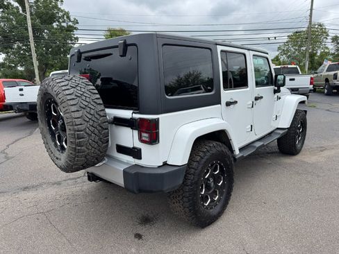 Used 2014 Jeep Wrangler Unlimited Sahara w/ Dual Top Group AWD/4WD image 5
