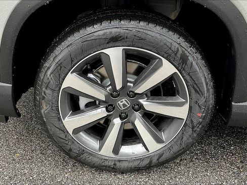 New 2025 Honda Pilot Touring image 8