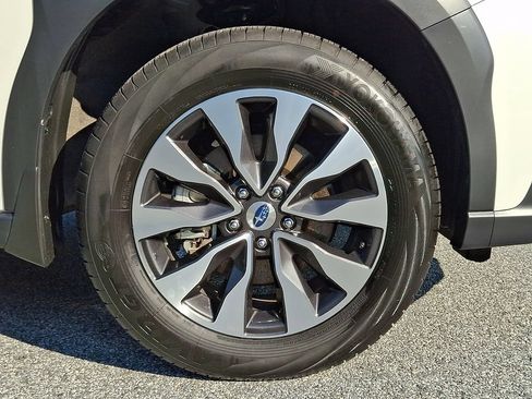 Certified 2025 Subaru Outback Limited AWD/4WD image 9