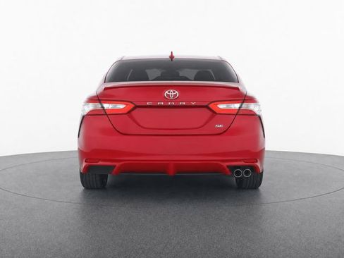 Used 2019 Toyota Camry SE FWD image 3