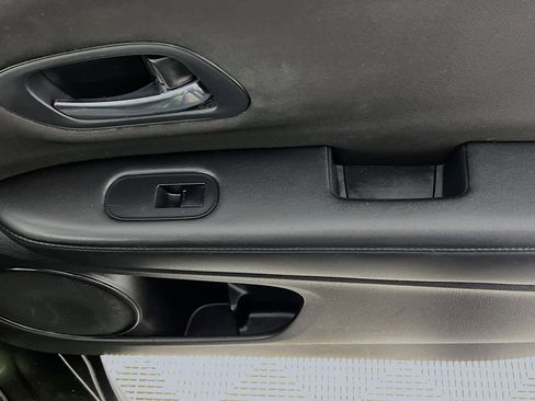 Used 2016 Honda HR-V LX image 31