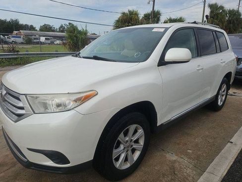 Used 2013 Toyota Highlander FWD image 2