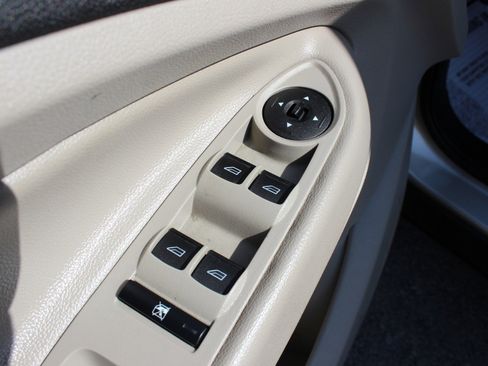 Used 2018 Ford Escape SE image 15