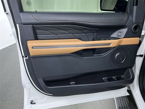 Used 2024 Ford Expedition Max Platinum image 23