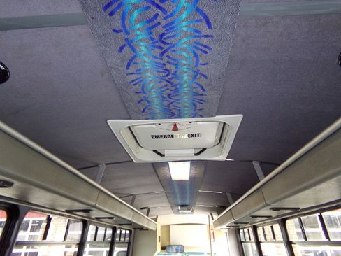 Used 2001 Chevrolet Express 3500 image 32