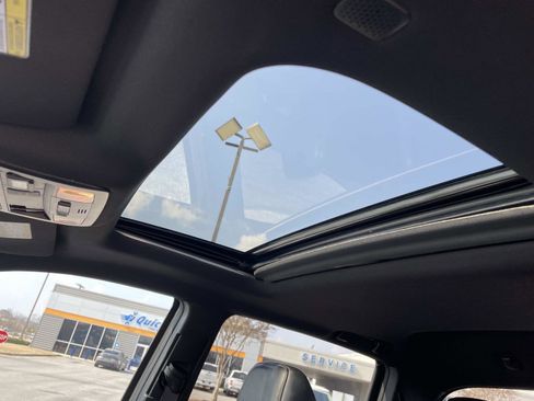 Used 2021 Toyota Tacoma TRD Off-Road w/ TRD Premium Off Road Package image 18