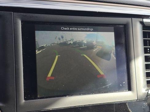 Used 2019 Chrysler Pacifica Touring-L image 4