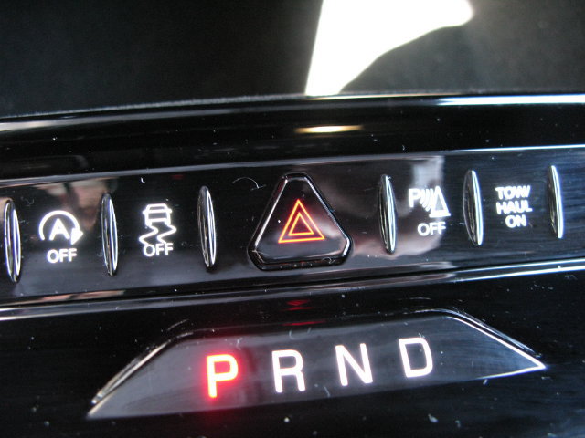 Used 2023 Jeep Wagoneer 4WD w/ Premium Group I image 28