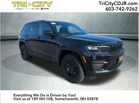 New 2025 Jeep Grand Cherokee Altitude image 11