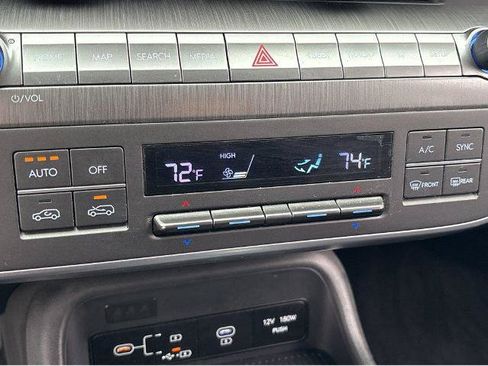 Used 2024 Hyundai Kona SEL AWD/4WD image 28
