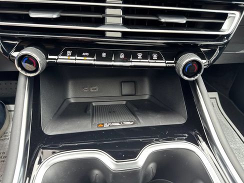New 2026 Chevrolet Traverse LT w/ Sun and Wheel Package AWD/4WD image 21