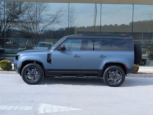 New 2026 Land Rover Defender 110 X-Dynamic SE AWD/4WD image 2