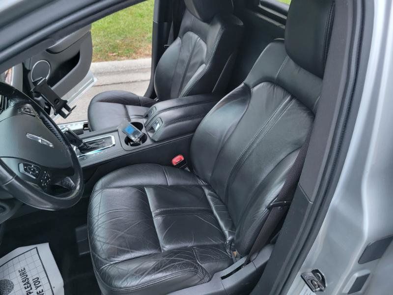 Used 2013 Lincoln MKT AWD image 34