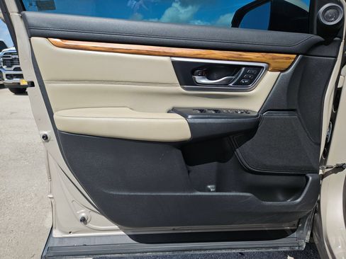 Used 2017 Honda CR-V Touring image 11
