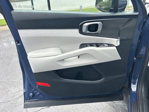 Used 2025 Kia Sorento S w/ Panoramic Sunroof Package FWD image 11