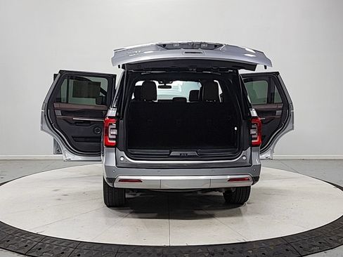 Used 2024 Ford Expedition Limited RWD image 15