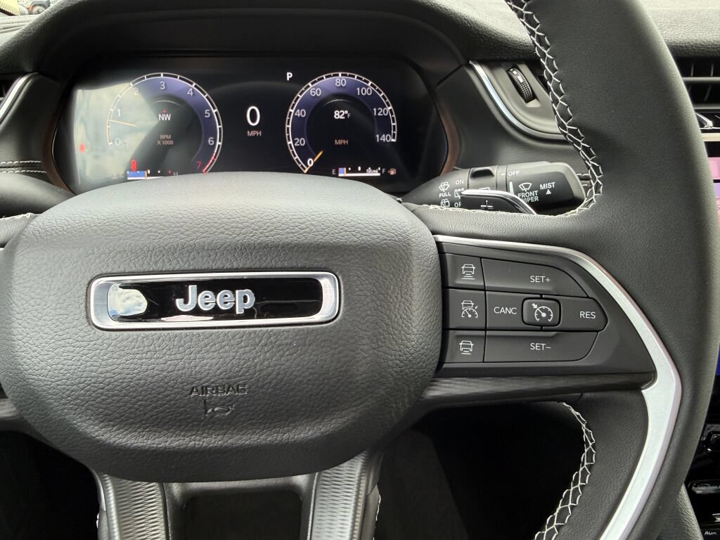 New 2027 Jeep Grand Cherokee Laredo AWD/4WD image 16